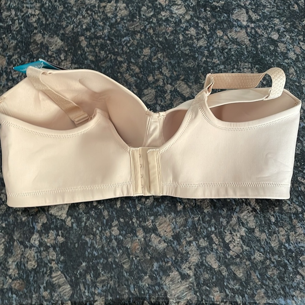 NWT Vanity Fair Cream Bras with Underwire Support and Adjustable Straps - Picture 3 of 9